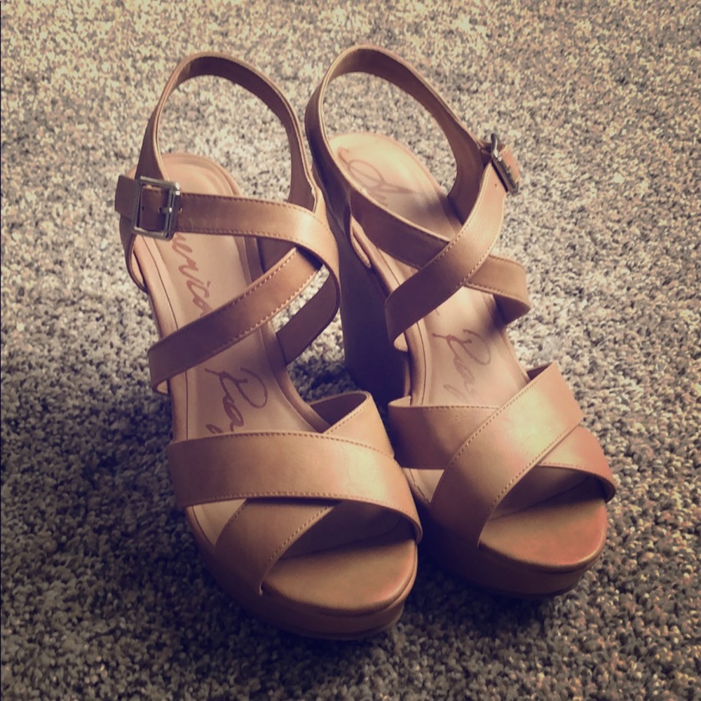 American Rag woman’s 8.5 wedge heels